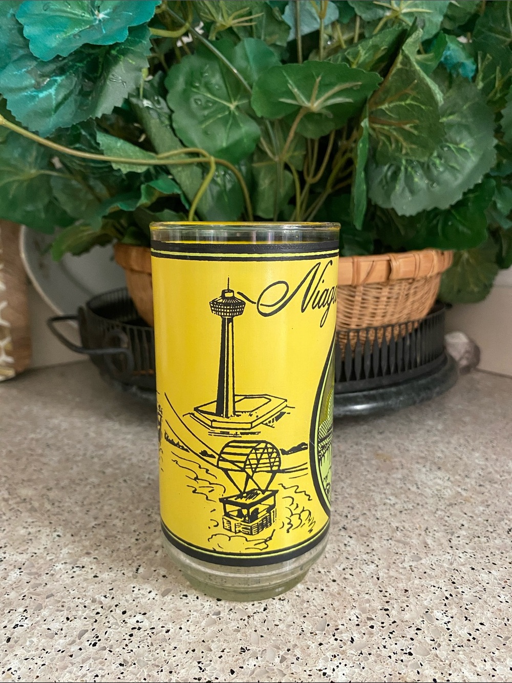 LIKE NEW Vintage “Niagara Falls Canada” Souvenir Tumbler - Picture 4 of 8